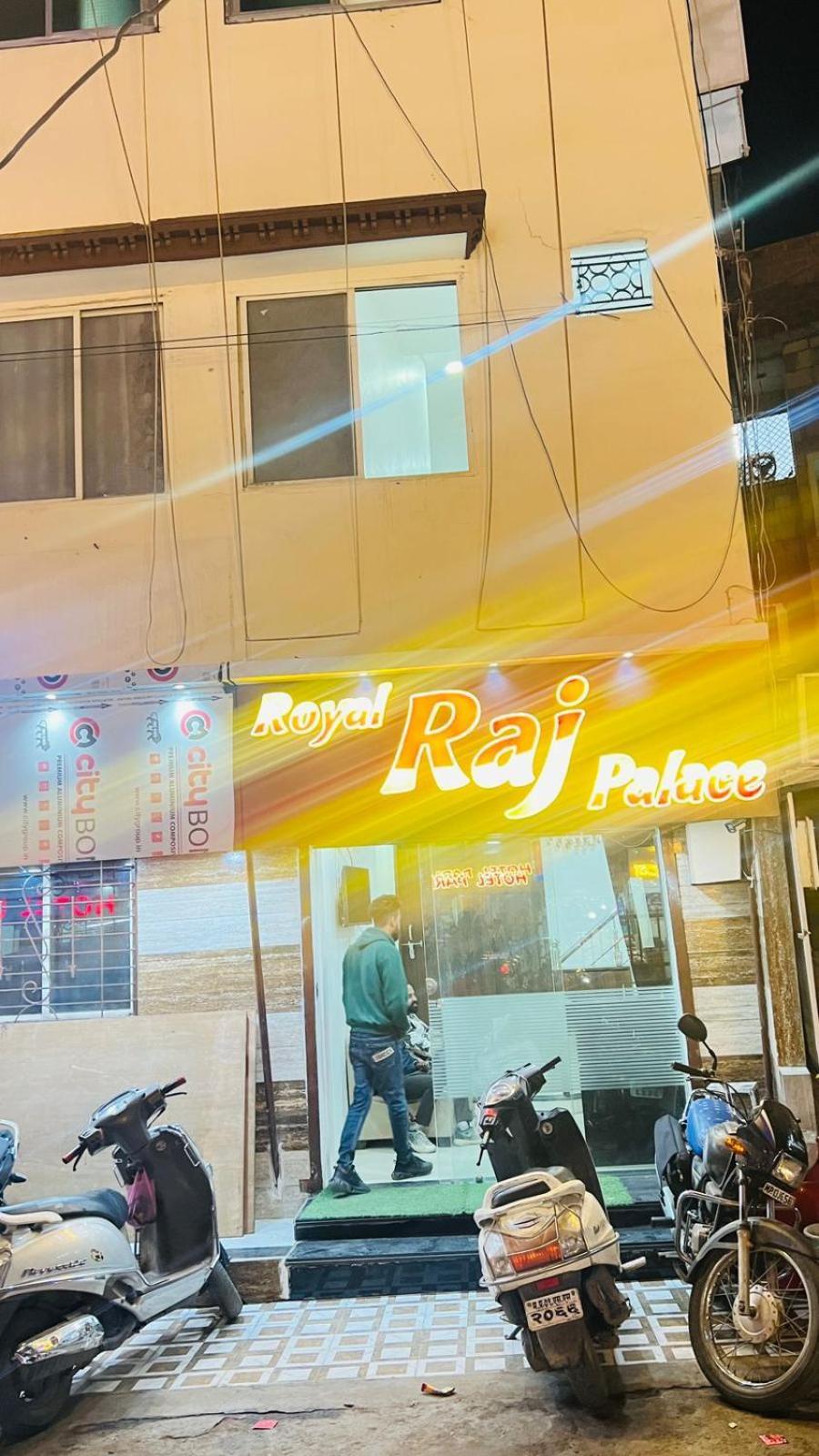 Royal Raj Palace Ujjain Bagian luar foto